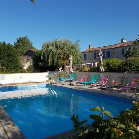 Le Clos Des Palmiers Bed & Breakfast Saint-Ouen-d'Aunis Exterior photo