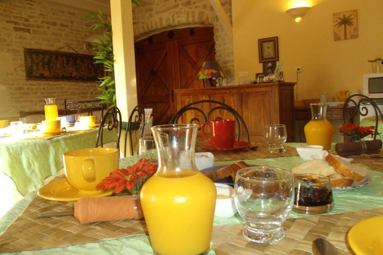 Le Clos Des Palmiers Bed & Breakfast Saint-Ouen-d'Aunis Exterior photo