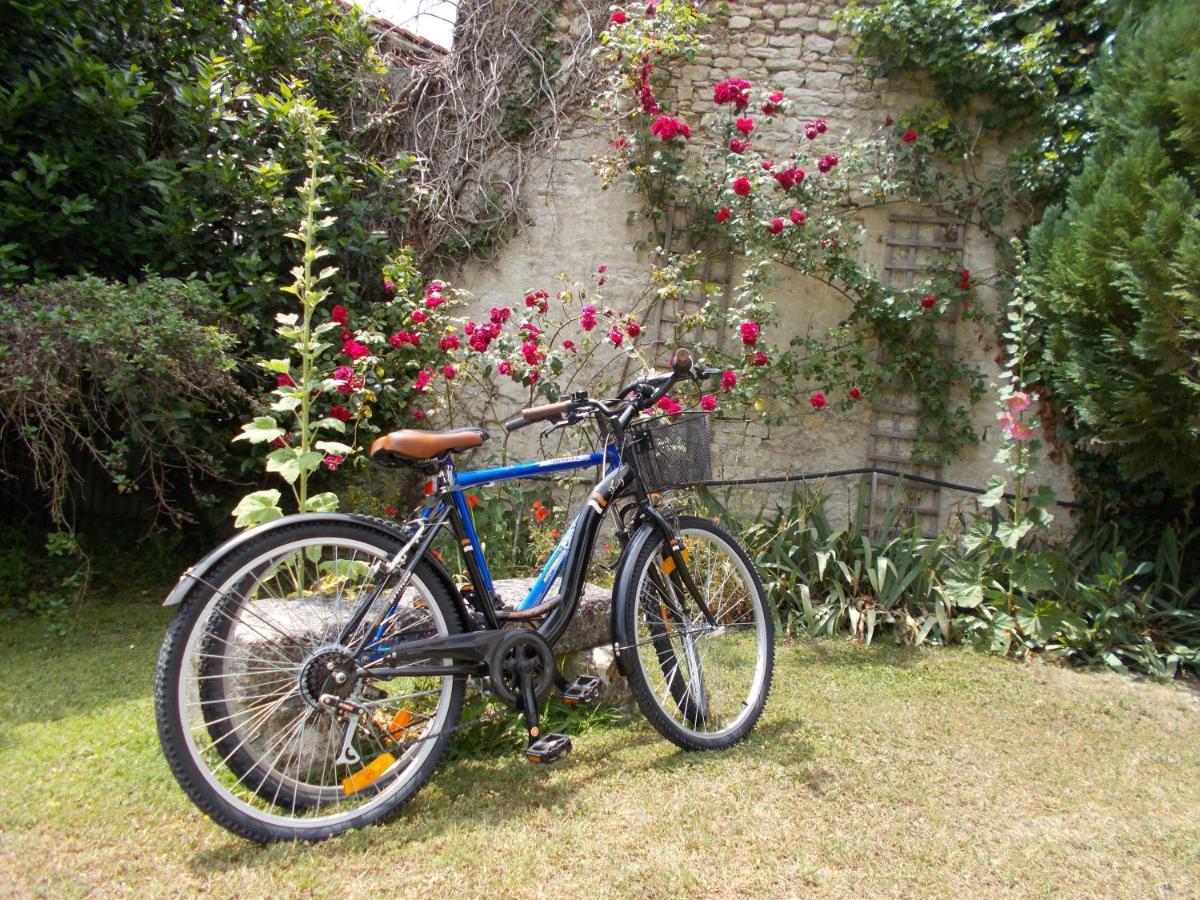 Le Clos Des Palmiers Bed & Breakfast Saint-Ouen-d'Aunis Exterior photo