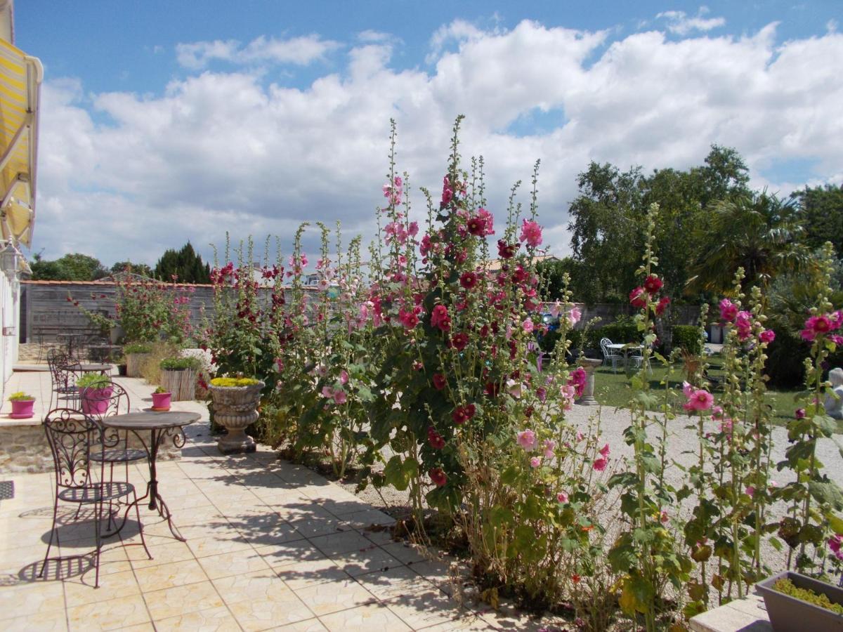 Le Clos Des Palmiers Bed & Breakfast Saint-Ouen-d'Aunis Exterior photo