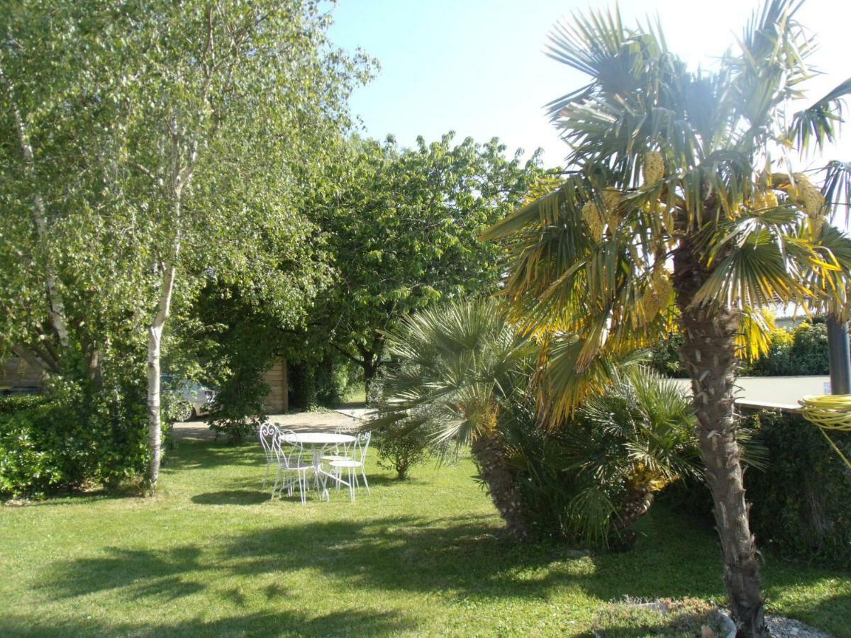 Le Clos Des Palmiers Saint-Ouen-d'Aunis Exterior photo