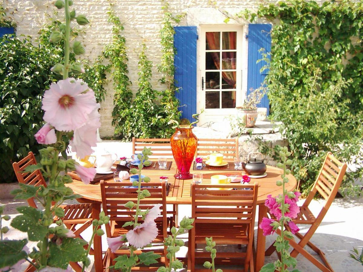 Le Clos Des Palmiers Bed & Breakfast Saint-Ouen-d'Aunis Exterior photo