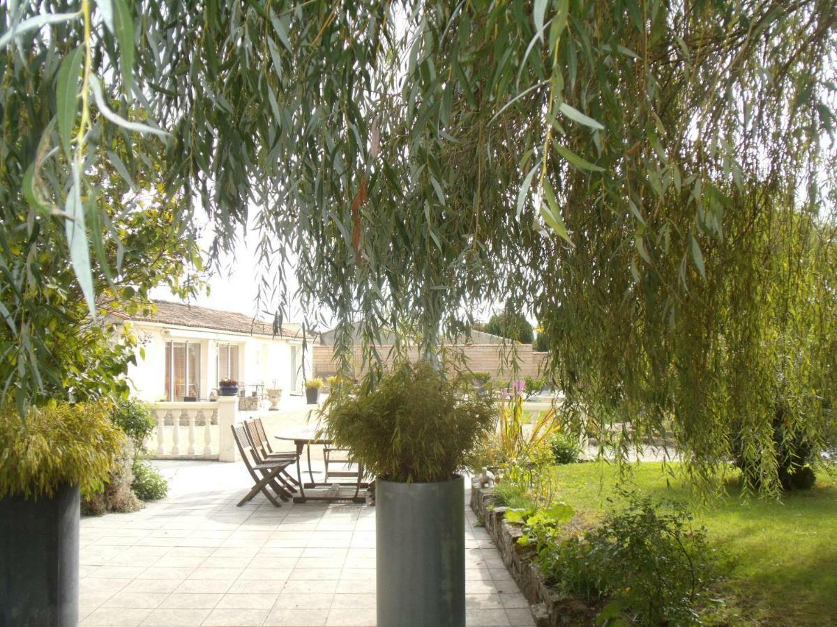 Le Clos Des Palmiers Bed & Breakfast Saint-Ouen-d'Aunis Exterior photo