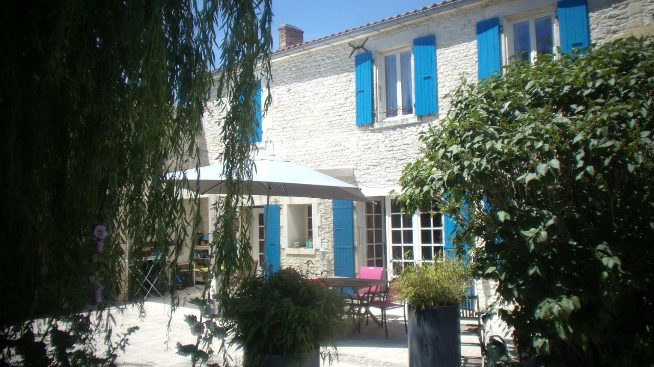 Le Clos Des Palmiers Bed & Breakfast Saint-Ouen-d'Aunis Exterior photo