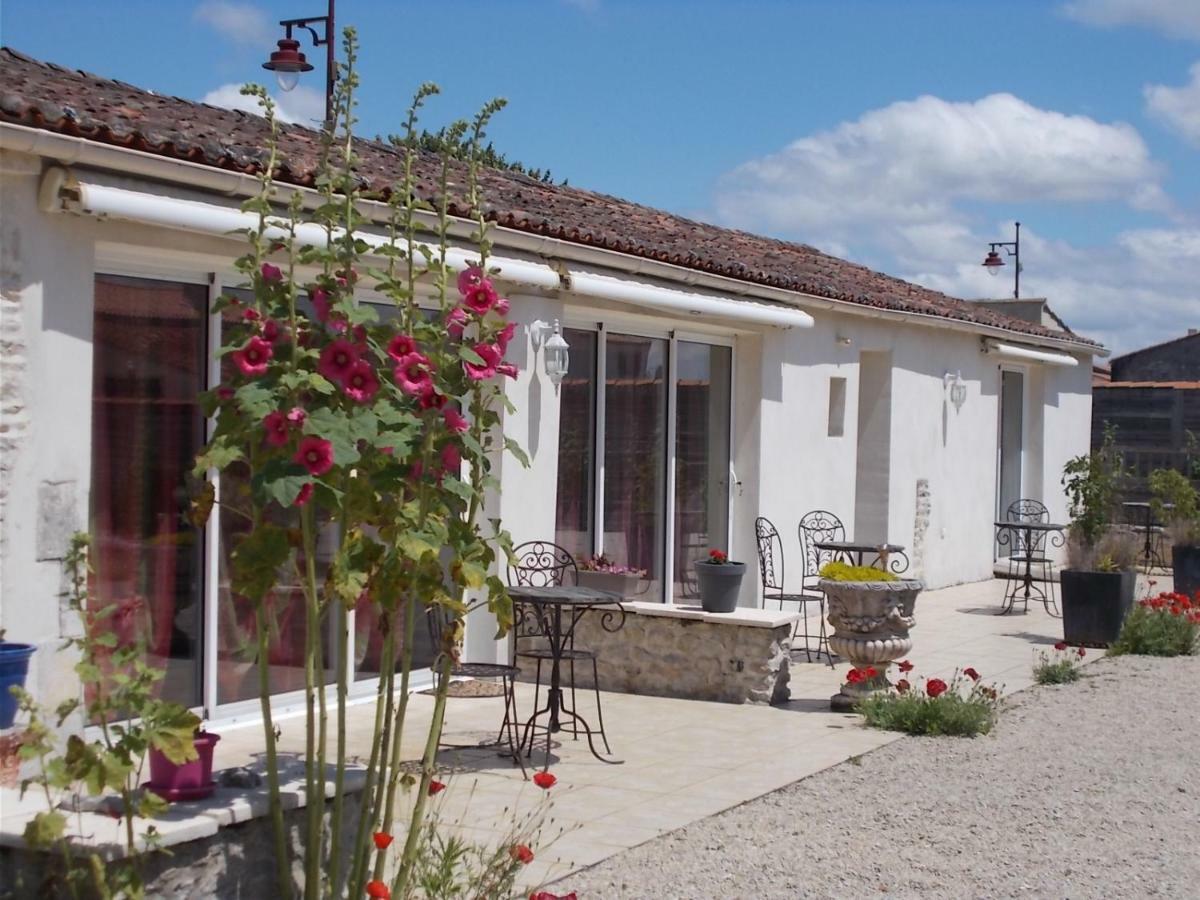 Le Clos Des Palmiers Bed & Breakfast Saint-Ouen-d'Aunis Exterior photo